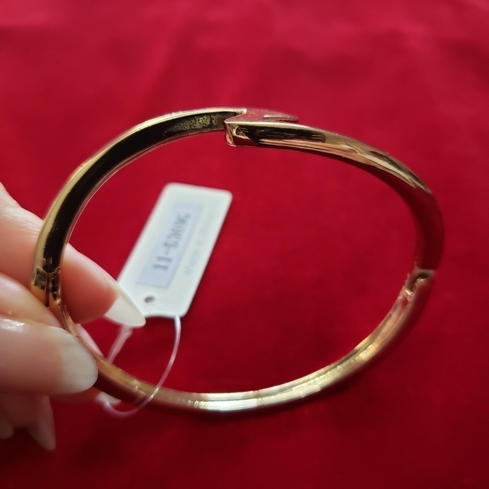 Gold Tone Bracelet - Picture 5 of 11